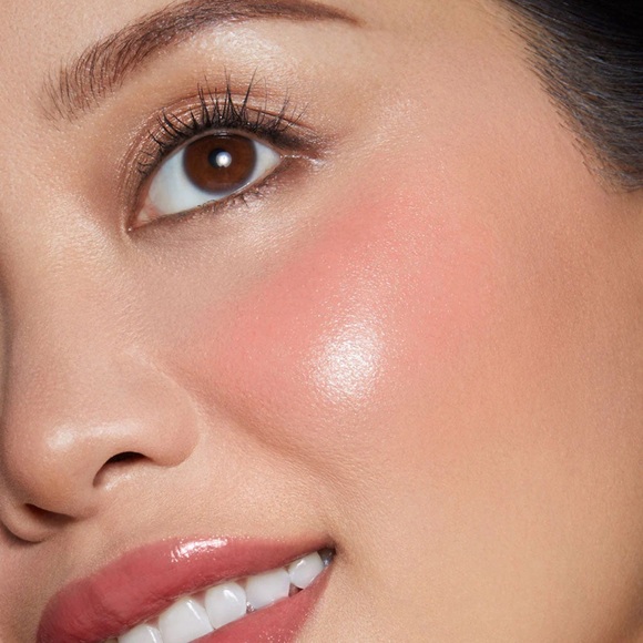 EM Cosmetics Color Drops Serum Blush in Rose Milk - Picture 5 of 10